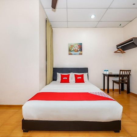Oyo 89763 Bluewater Hotel Mersing Kültér fotó