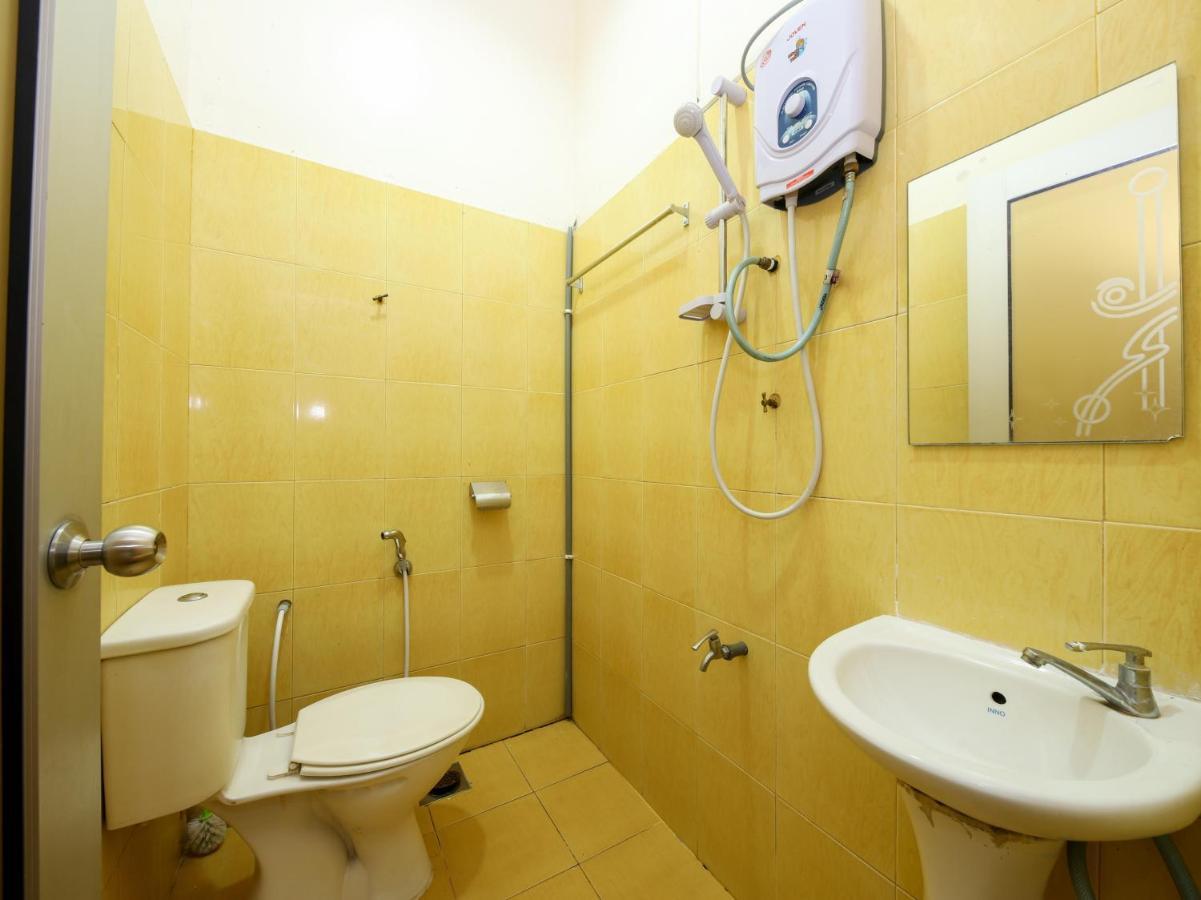 Oyo 89763 Bluewater Hotel Mersing Kültér fotó