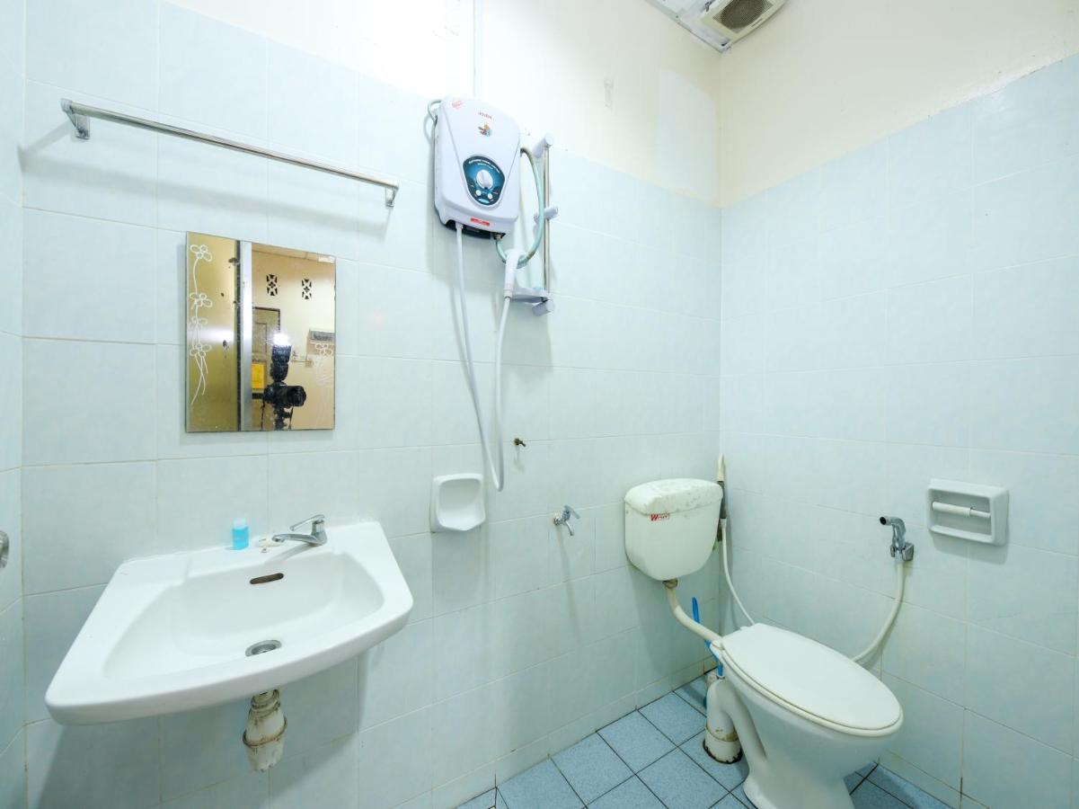 Oyo 89763 Bluewater Hotel Mersing Kültér fotó