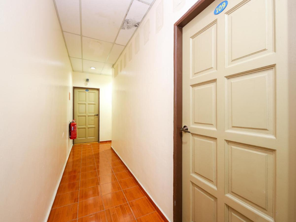 Oyo 89763 Bluewater Hotel Mersing Kültér fotó